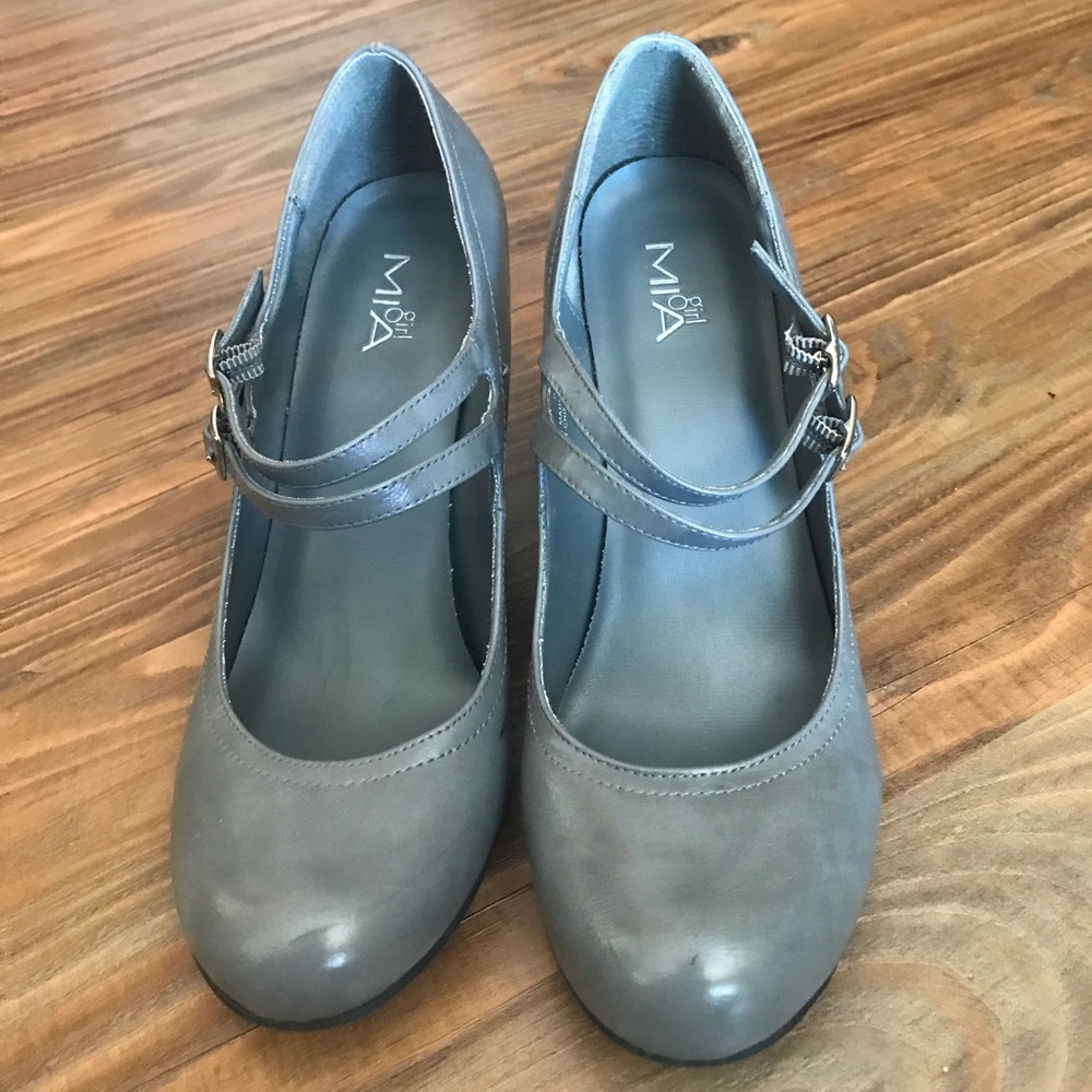 Gray heels
